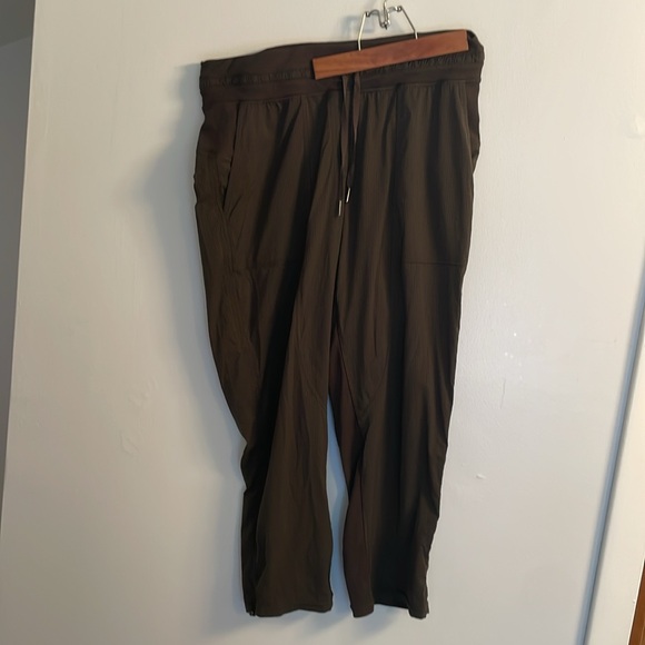 Lulu lemon cropped dance studio pants in Army Green Color EUC size 10 - Picture 2 of 7